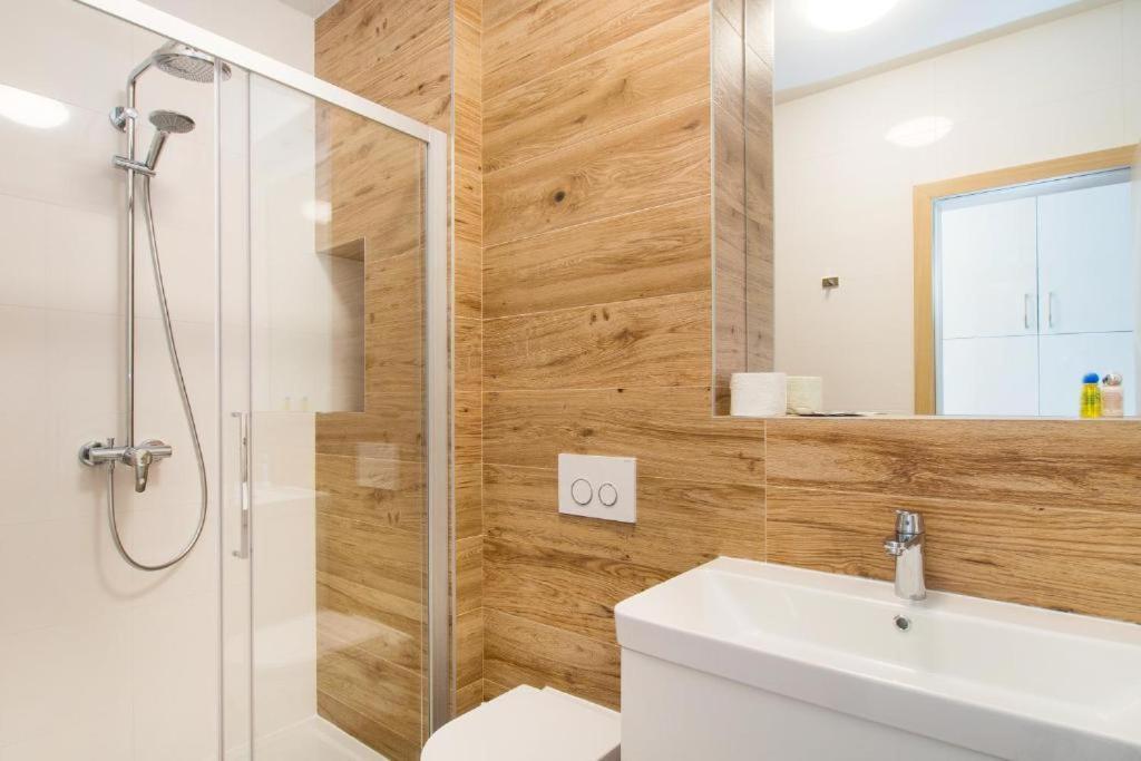 Bed & Breakfast Pino Подстрана Экстерьер фото